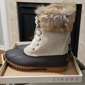 NEW! ESPRIT Winslow duck boot in buff size 6 fur